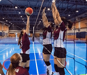 Alunos do Instituto Mauá de Tecnologia jogando vôlei
